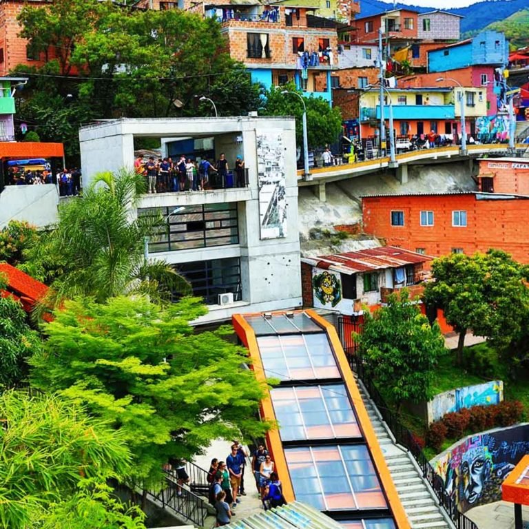 Comuna 13 Tour Medellín City Tour [Pick up at your hotel]